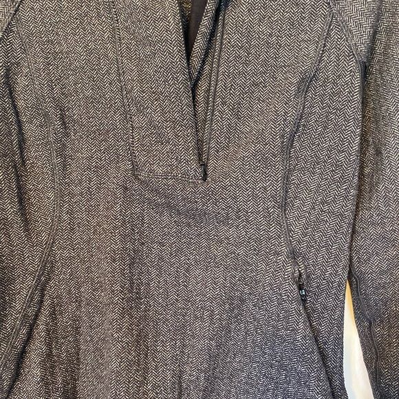 Lululemon grey half zip sweater - Picture 5 of 7